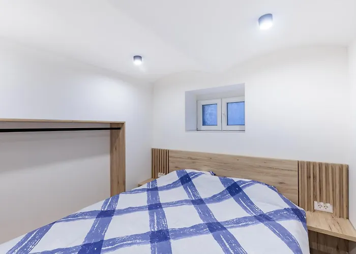 Cozy 2bdr - Perfect Location In *